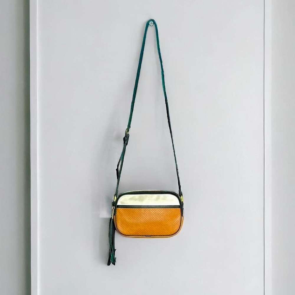 Fossil leather double zipper camera crossbody / shoulder bag - Picture 4 of 8